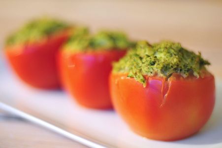 gevulde-tomaten-met-broccoli-puree.jpg