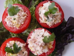 tomaat met tonijn salade.png